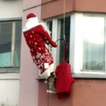 Дед Мороз в окно